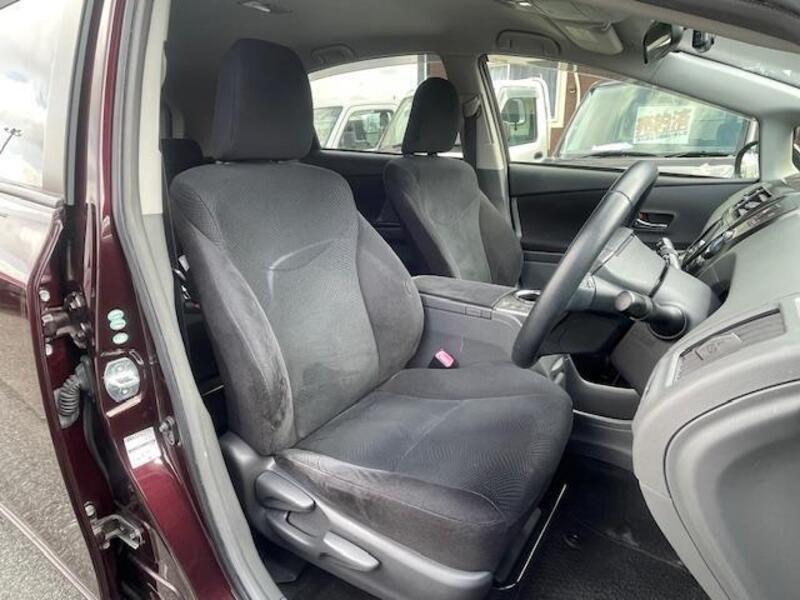 PRIUS ALPHA