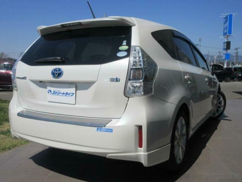 PRIUS ALPHA