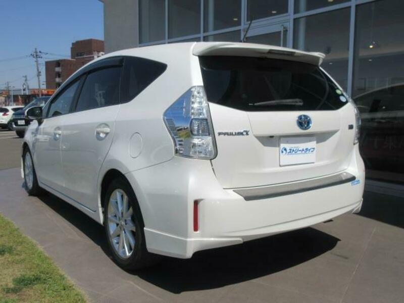 PRIUS ALPHA