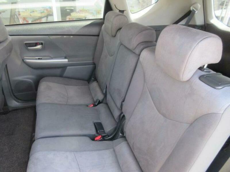 PRIUS ALPHA