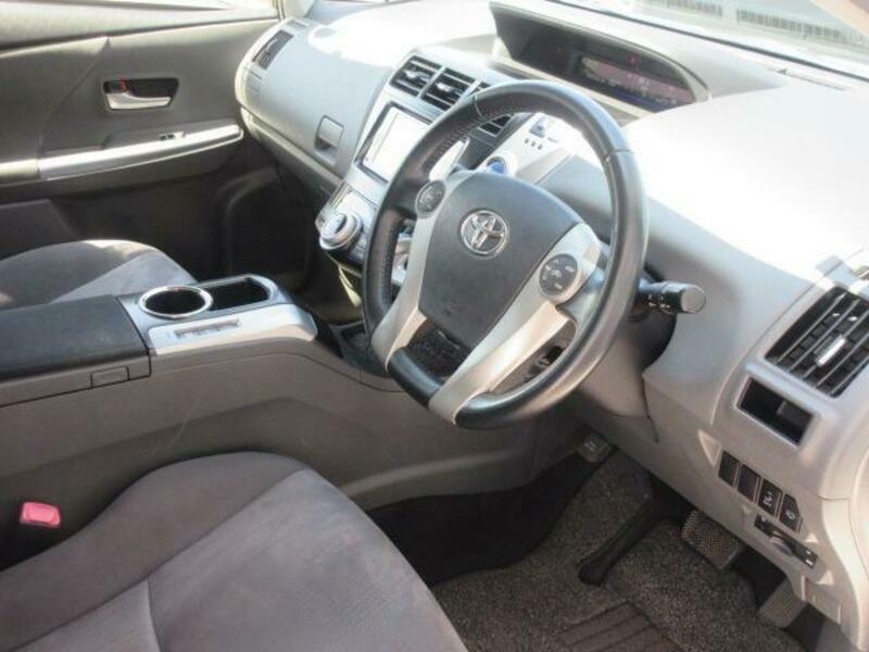PRIUS ALPHA