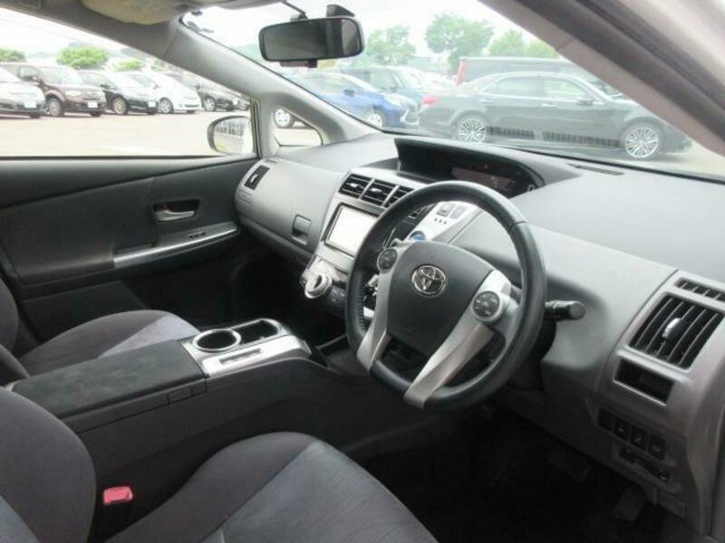 PRIUS ALPHA