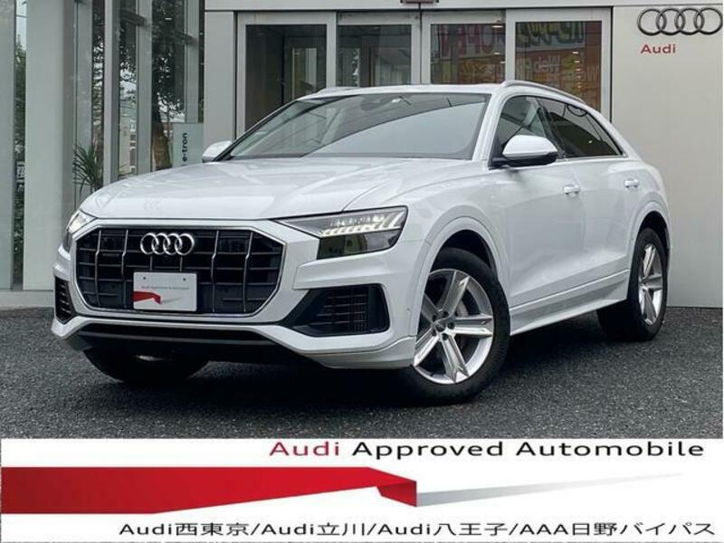 AUDI Q8