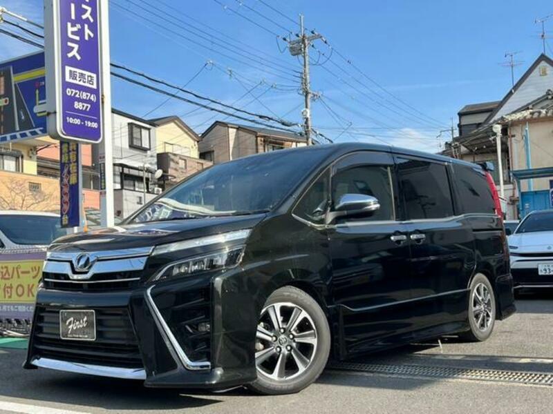 TOYOTA VOXY