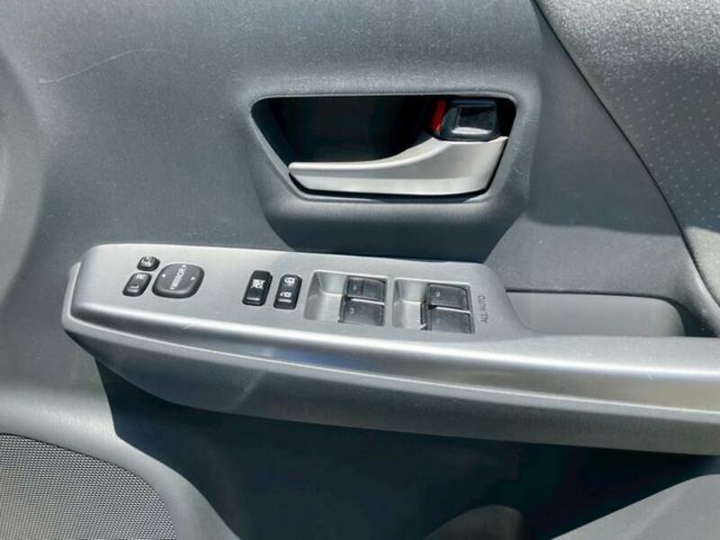 PRIUS ALPHA