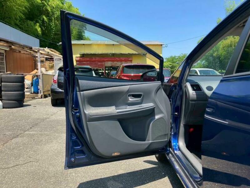 PRIUS ALPHA
