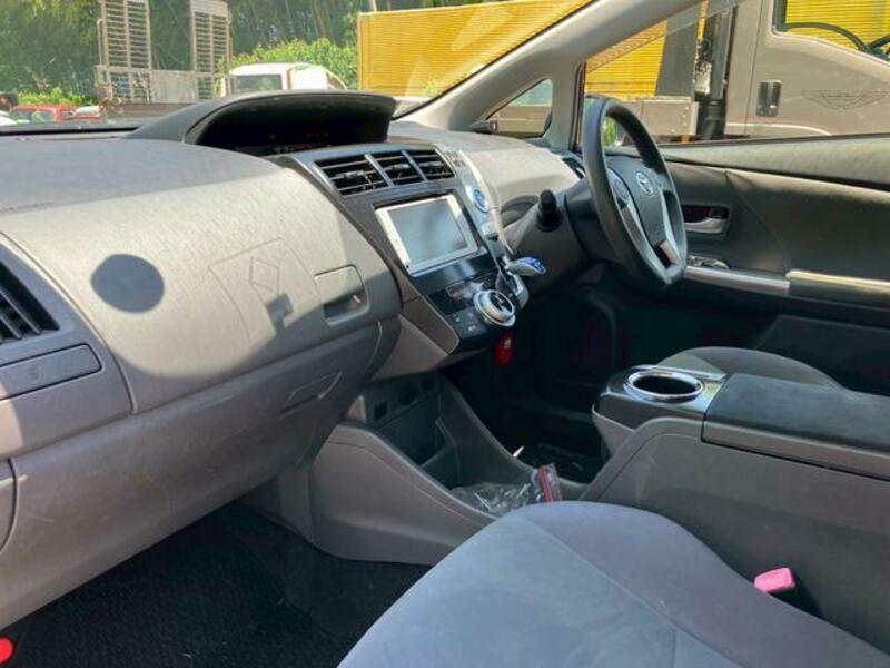 PRIUS ALPHA