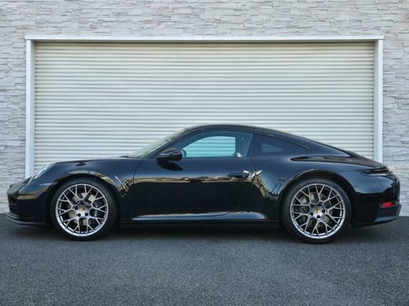 911