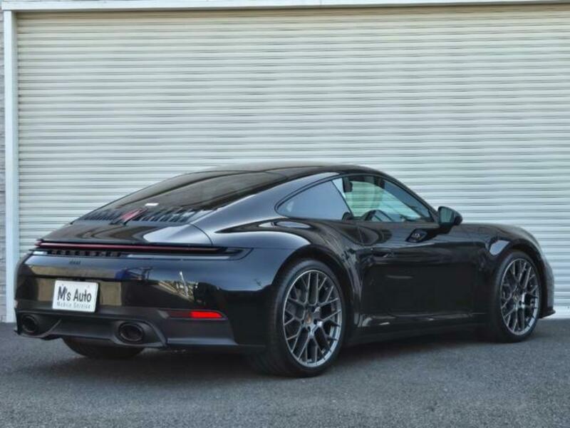 911