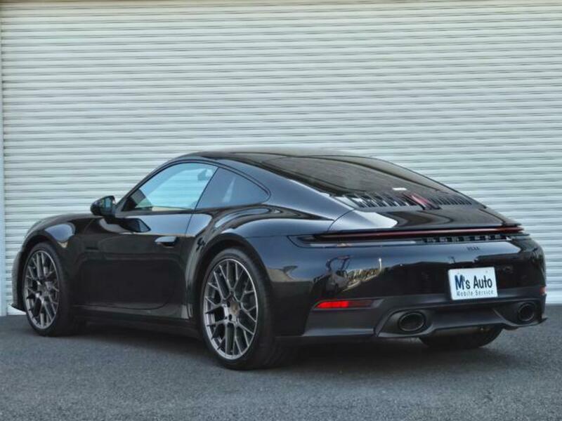 911