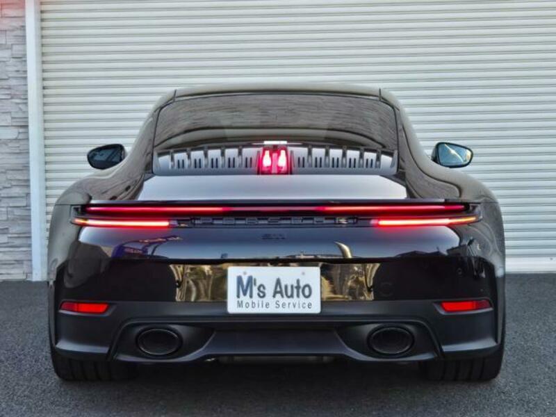 911