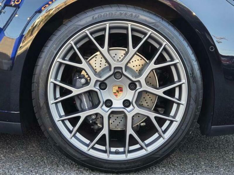 911