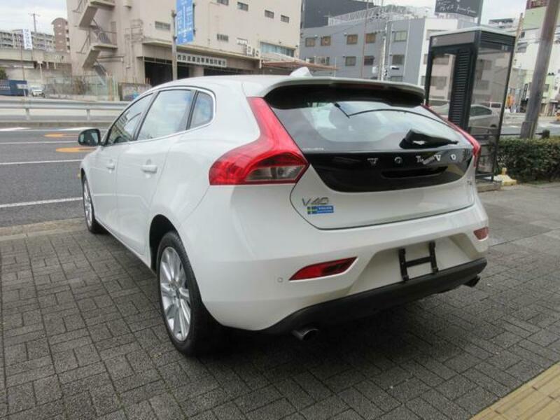 V40
