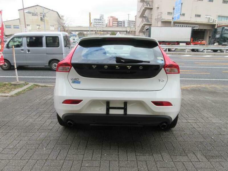 V40