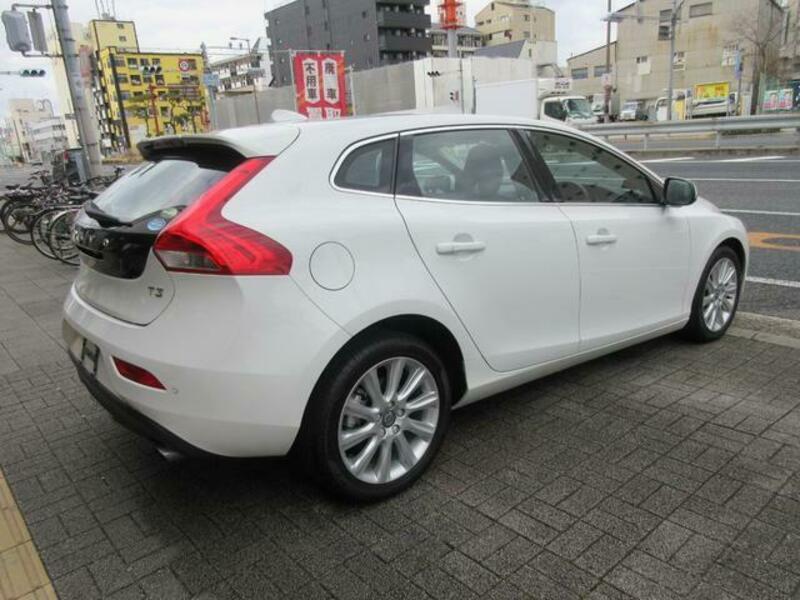 V40