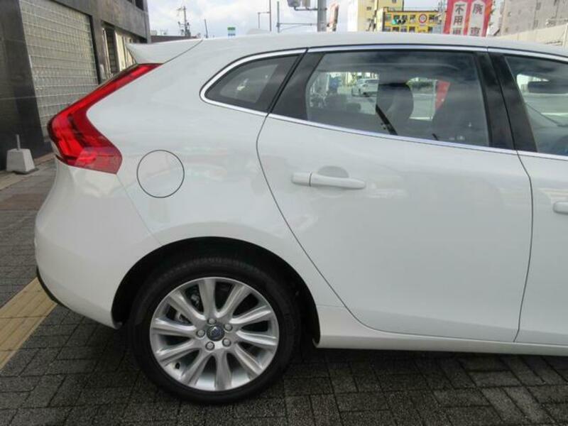V40