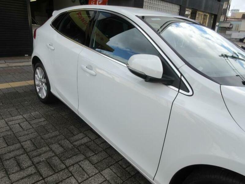 V40