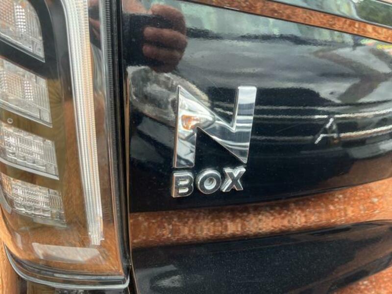 N BOX CUSTOM