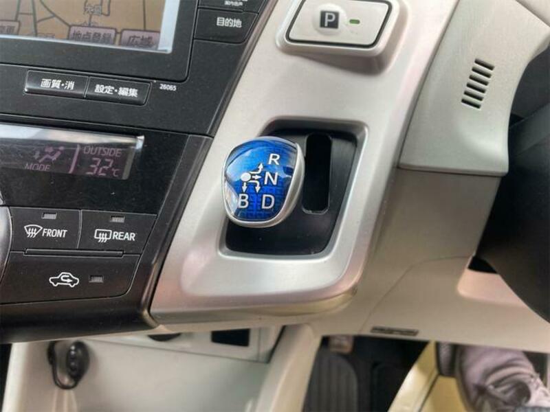 PRIUS ALPHA