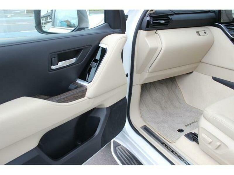 LAND CRUISER