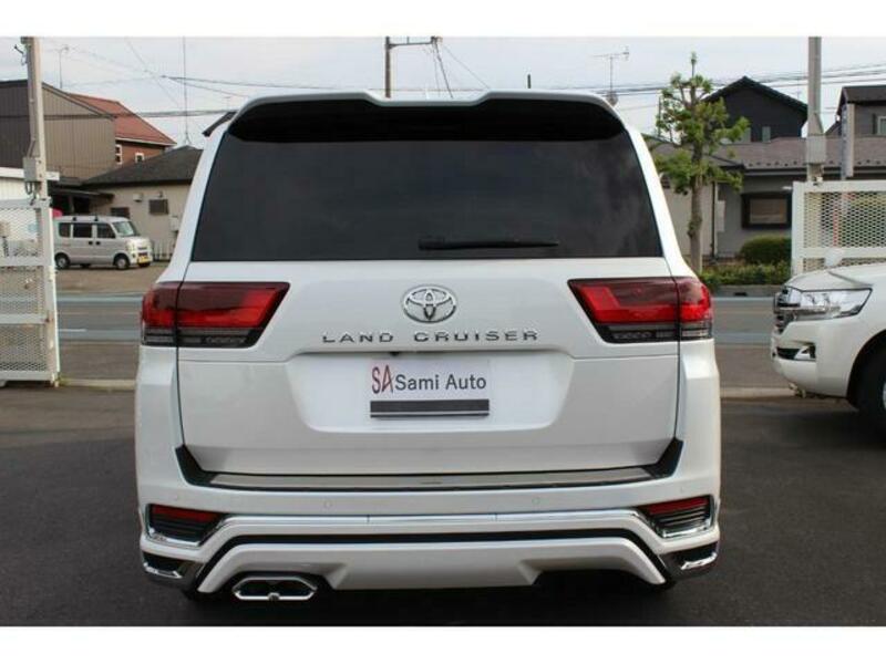 LAND CRUISER
