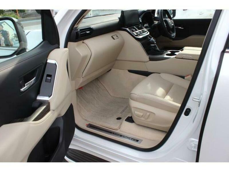 LAND CRUISER