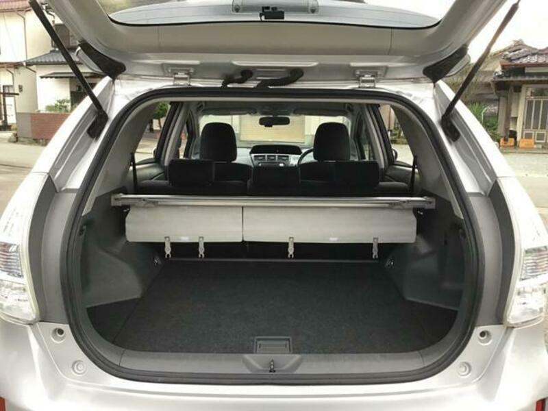 PRIUS ALPHA