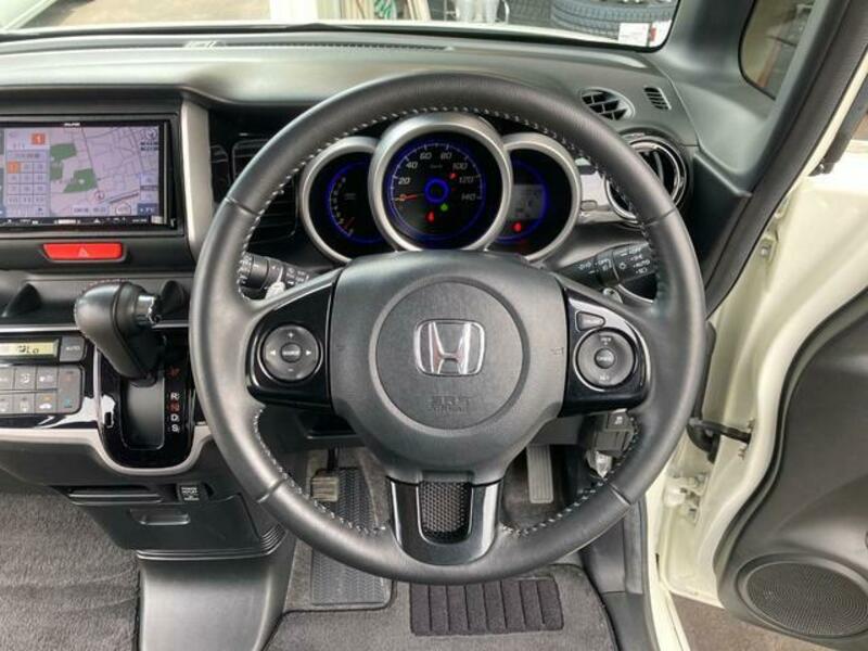 N BOX CUSTOM