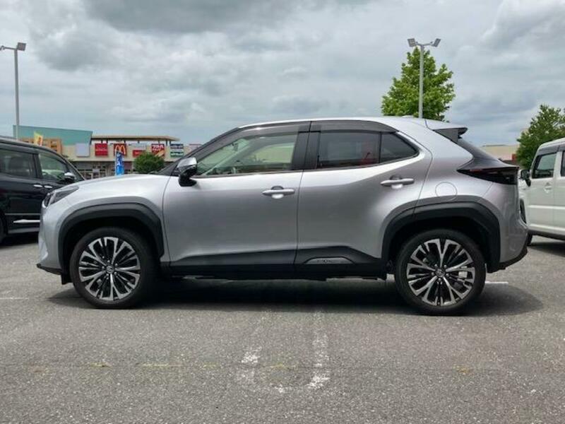 YARIS CROSS