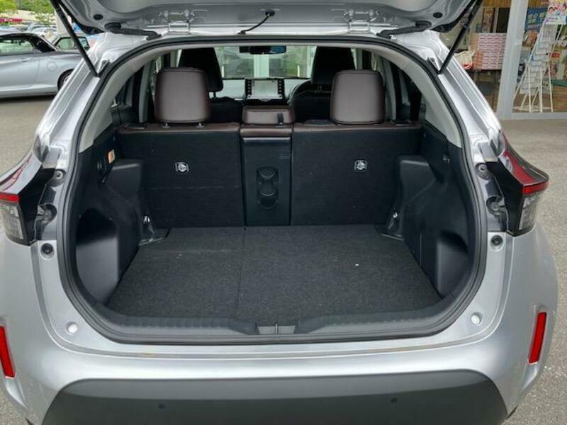 YARIS CROSS