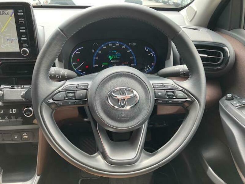 YARIS CROSS