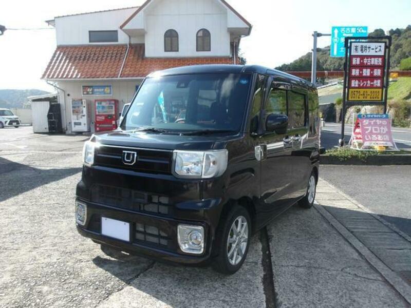DAIHATSU WAKE