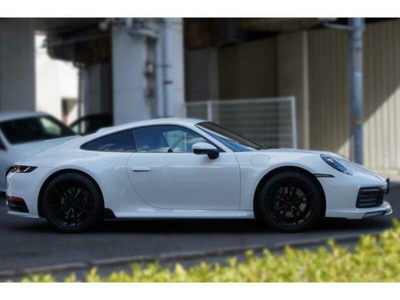 911