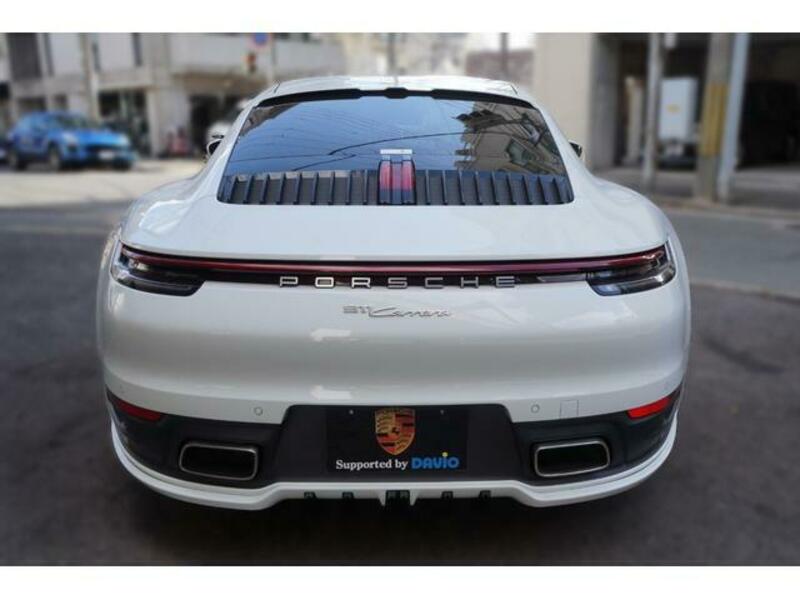 911