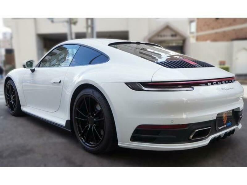 911