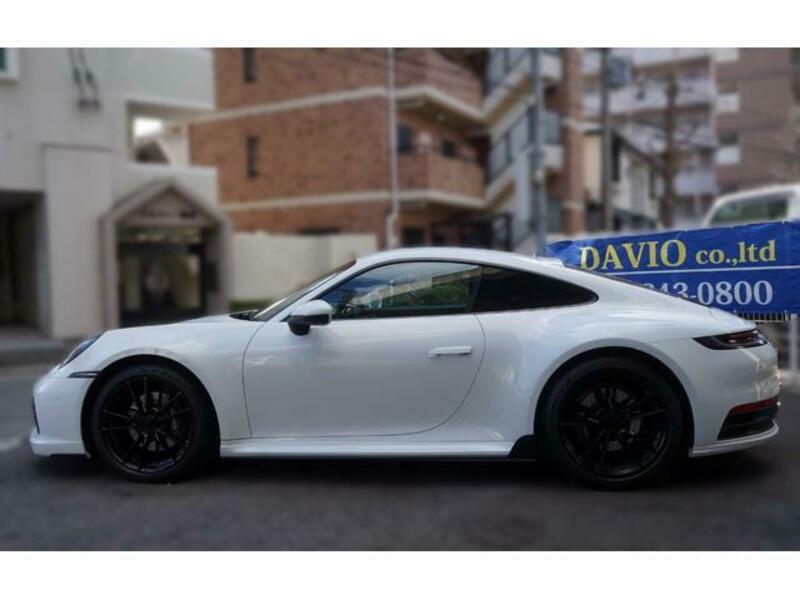 911