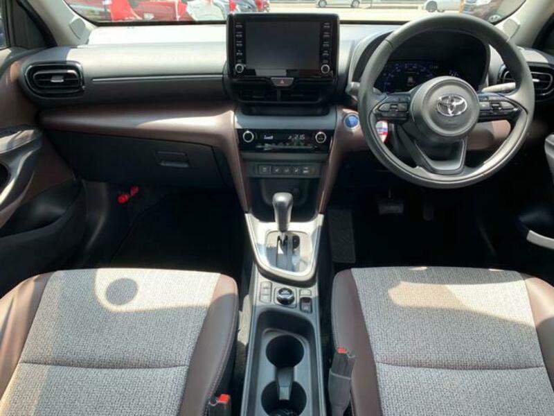YARIS CROSS