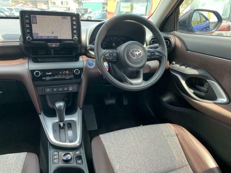 YARIS CROSS