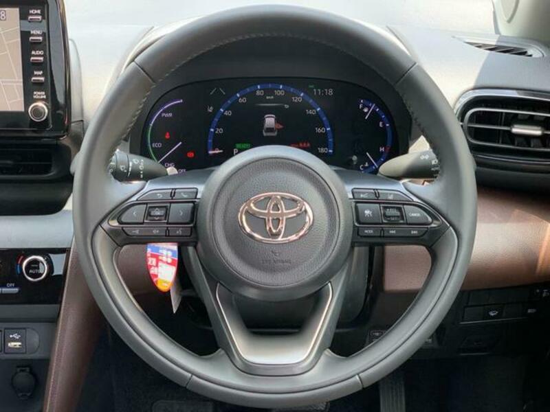 YARIS CROSS