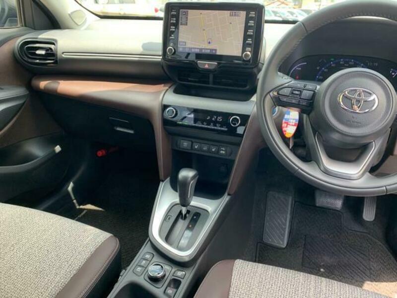 YARIS CROSS