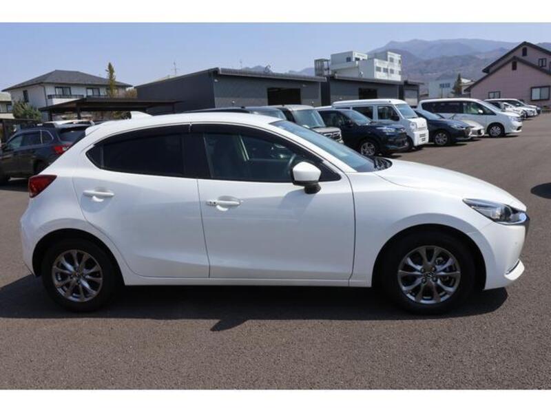 MAZDA2