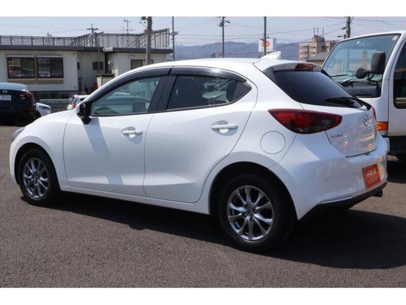 MAZDA2