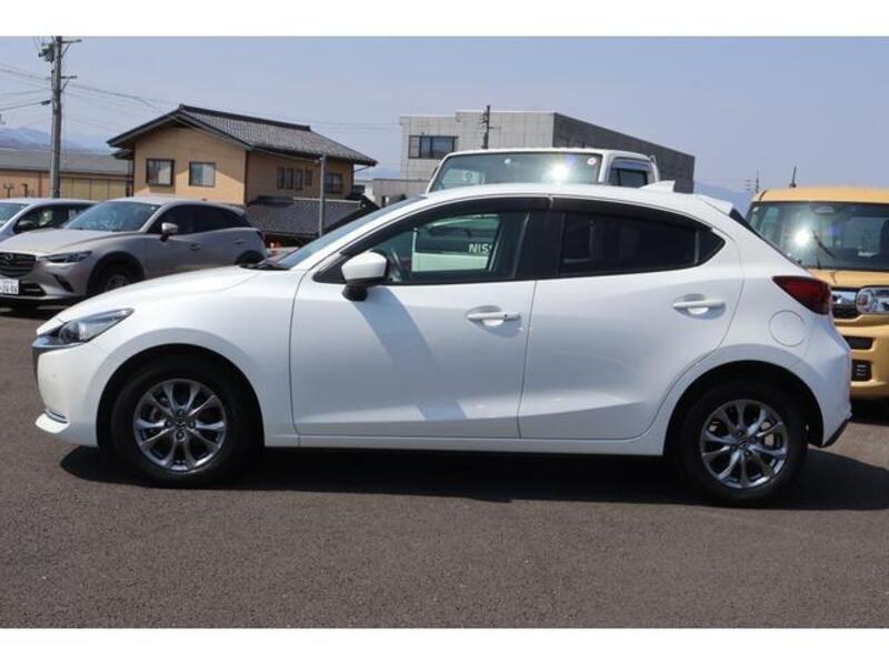 MAZDA2