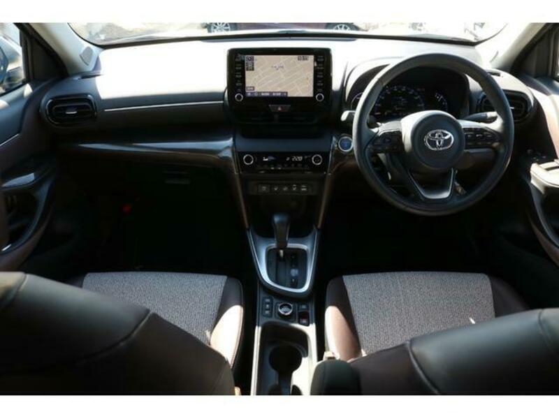 YARIS CROSS