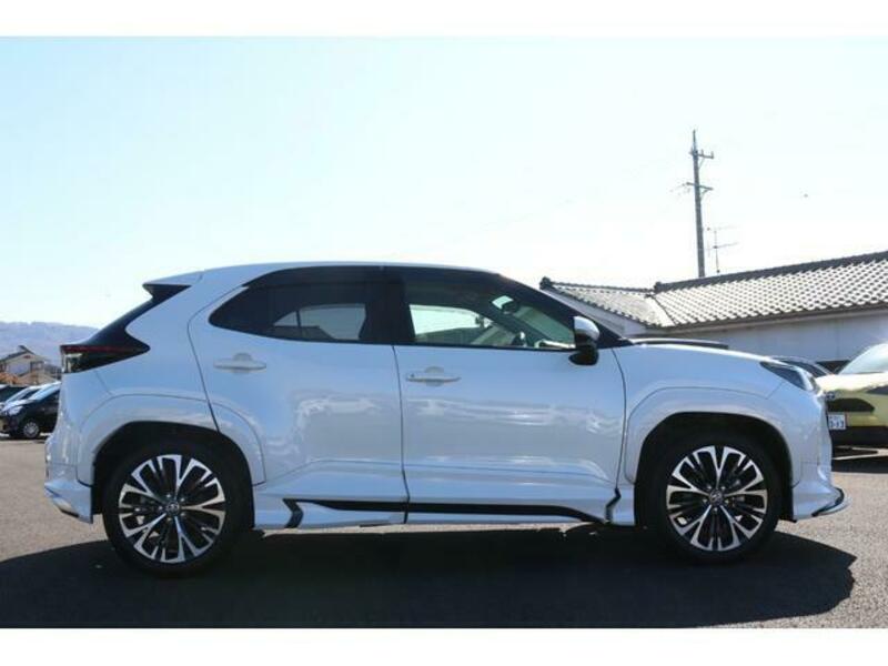 YARIS CROSS