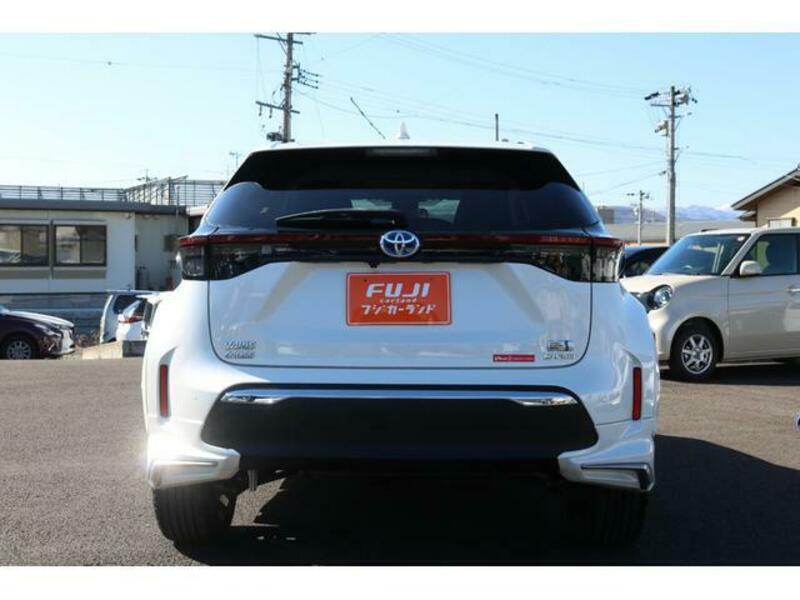 YARIS CROSS