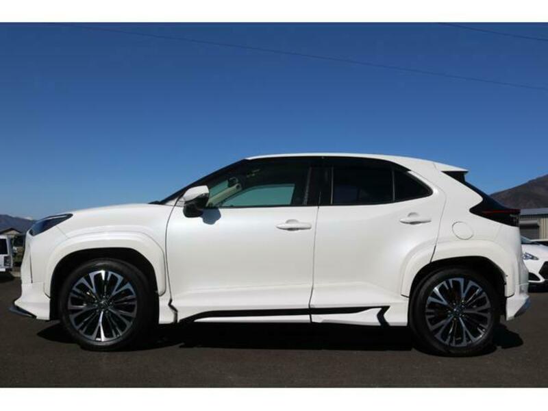 YARIS CROSS