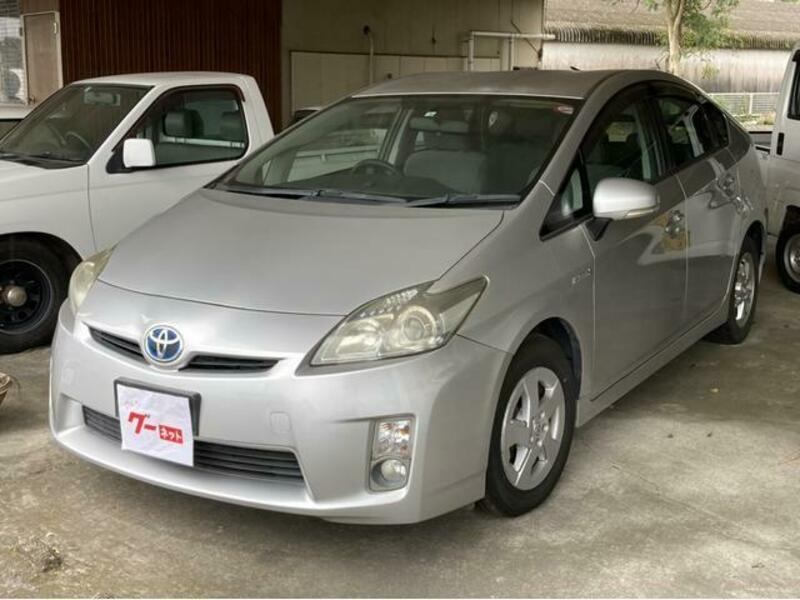 TOYOTA PRIUS