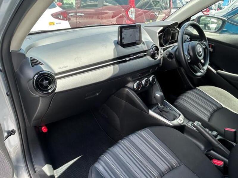MAZDA2