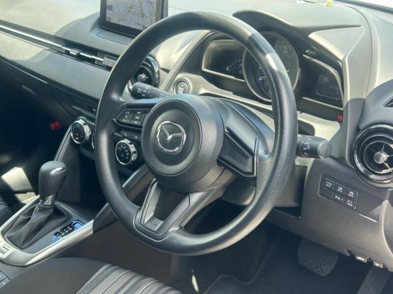 MAZDA2